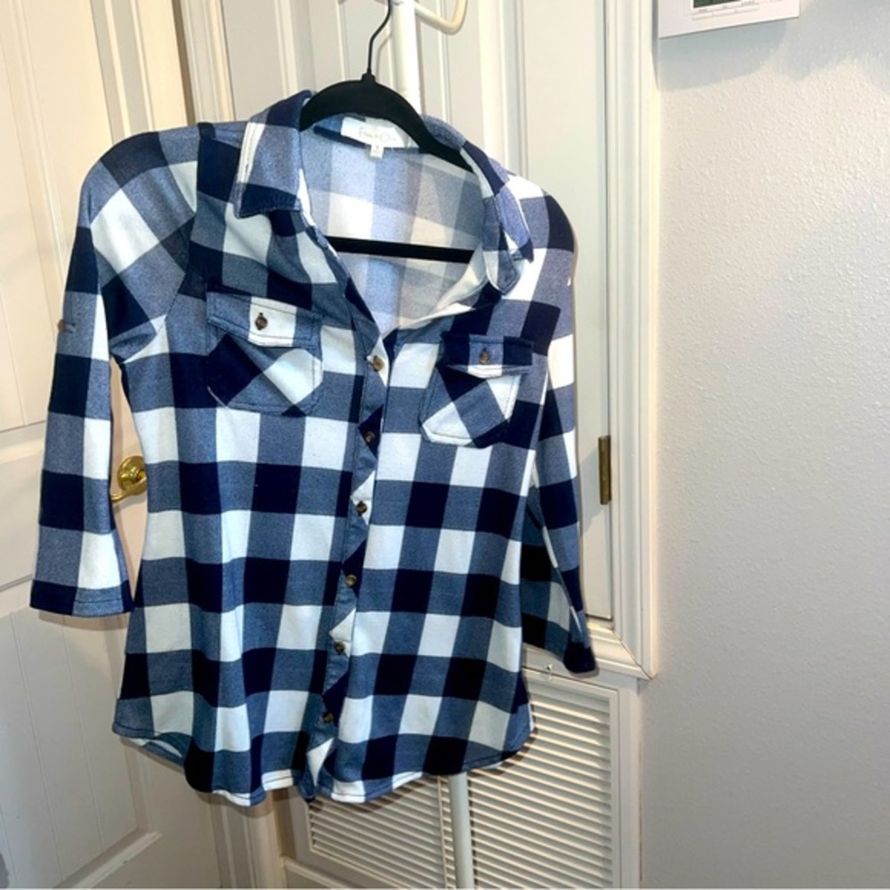 Eden & Olivia Long Sleeve Button Up Top  SIZE: Small BLUE/WHITE BUFFALO PLAID